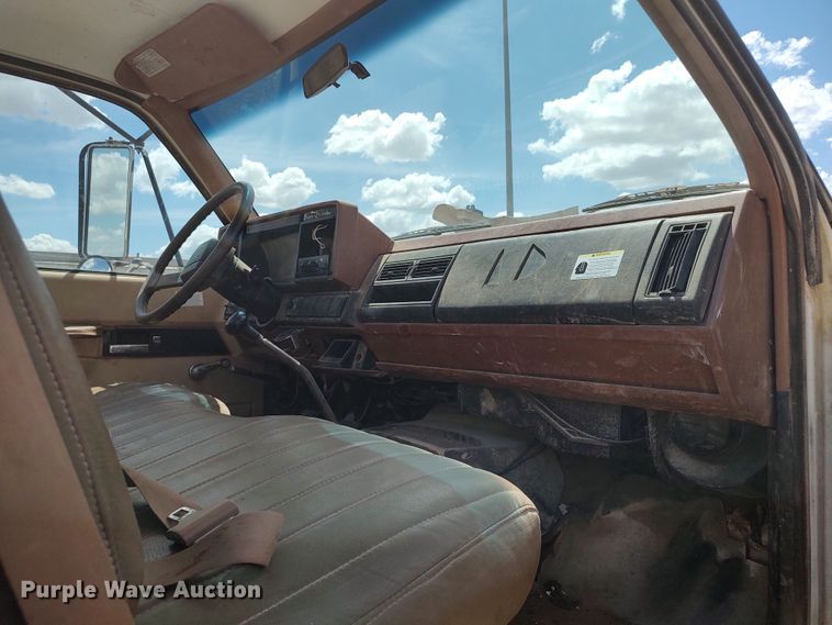 image for item JX9245 1993 Chevrolet Kodiak C5500  tank truck