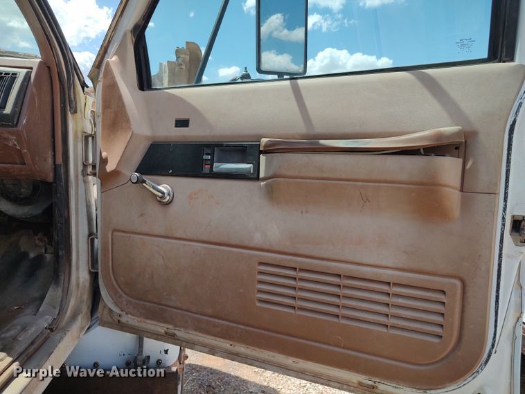 image for item JX9245 1993 Chevrolet Kodiak C5500  tank truck