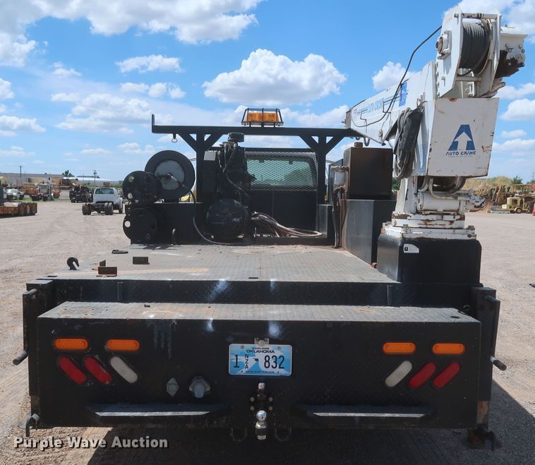 image for item JX9252 1998 Ford F700  utility / service truck