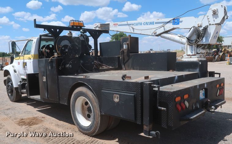 image for item JX9252 1998 Ford F700  utility / service truck