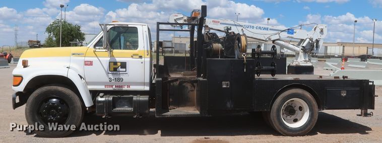 image for item JX9252 1998 Ford F700  utility / service truck