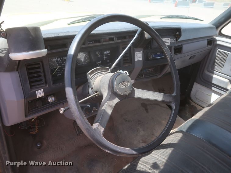 image for item JX9252 1998 Ford F700  utility / service truck