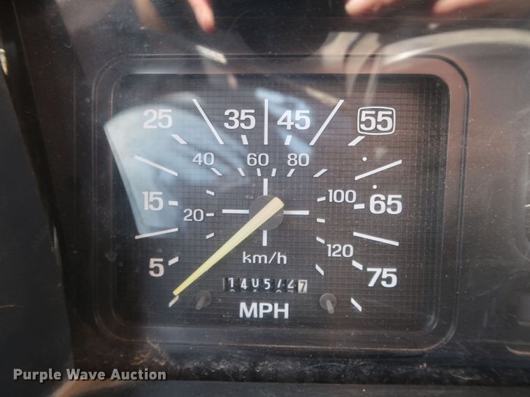 image for item JX9252 1998 Ford F700  utility / service truck