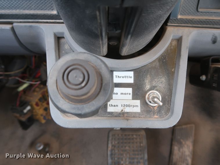 image for item JX9252 1998 Ford F700  utility / service truck