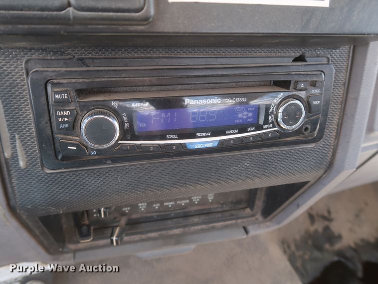 image for item JX9252 1998 Ford F700  utility / service truck