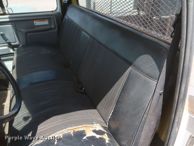 image for item JX9252 1998 Ford F700  utility / service truck