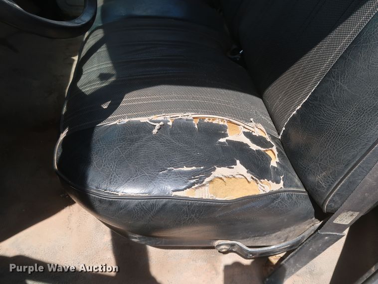 image for item JX9252 1998 Ford F700  utility / service truck