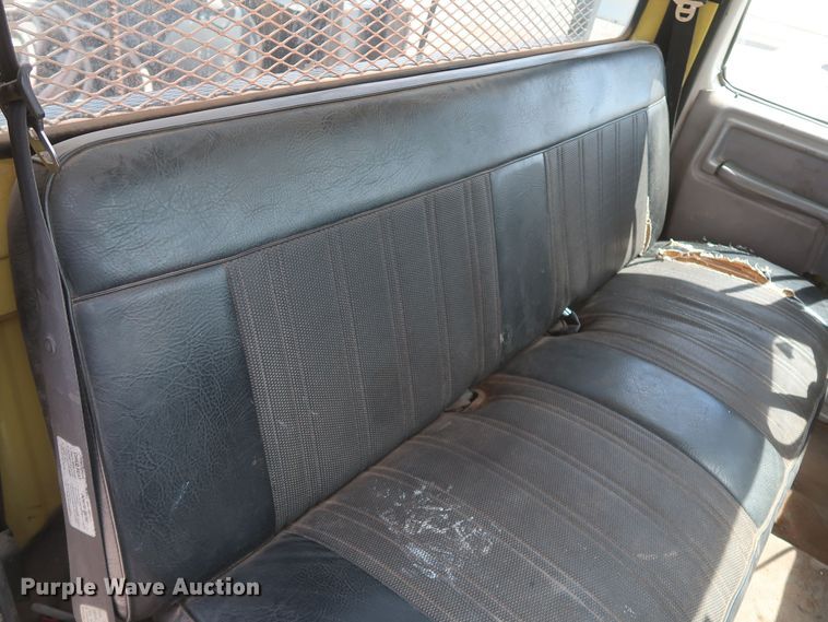 image for item JX9252 1998 Ford F700  utility / service truck