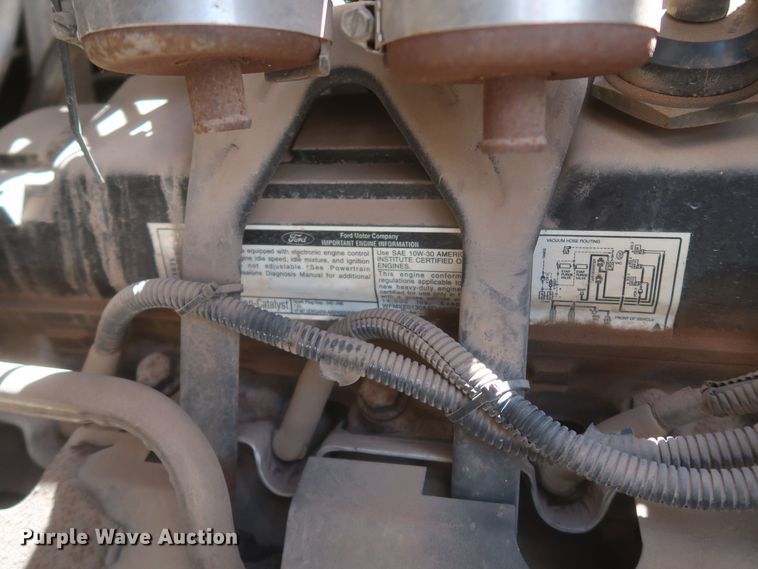 image for item JX9252 1998 Ford F700  utility / service truck