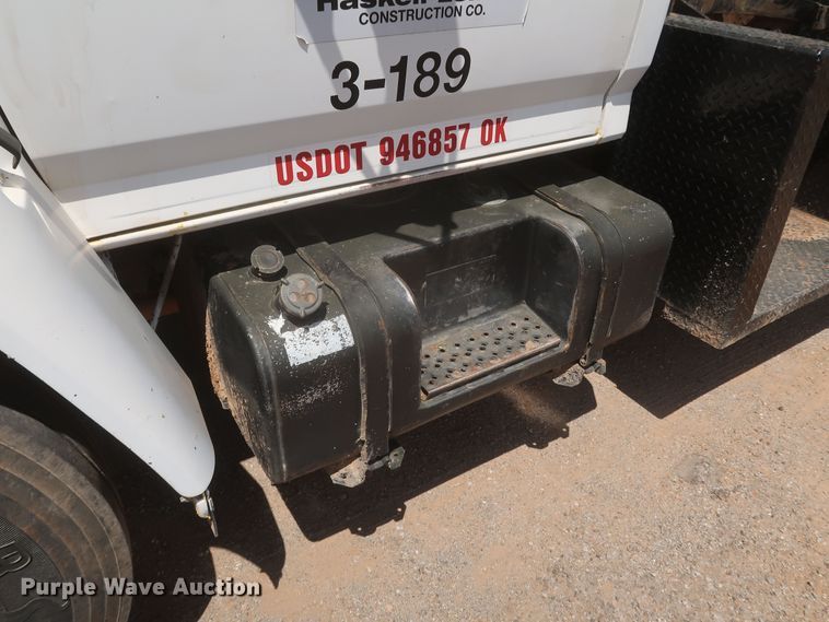 image for item JX9252 1998 Ford F700  utility / service truck