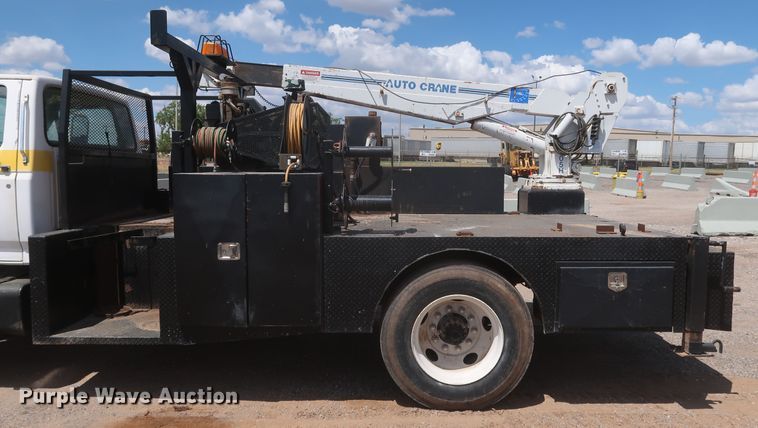 image for item JX9252 1998 Ford F700  utility / service truck