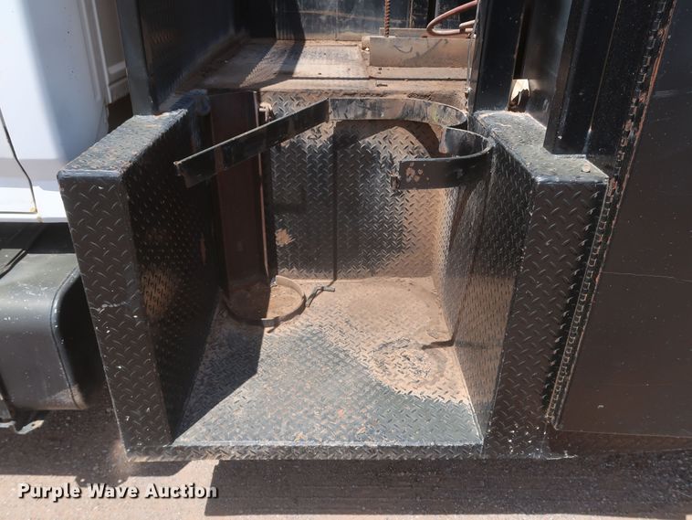 image for item JX9252 1998 Ford F700  utility / service truck