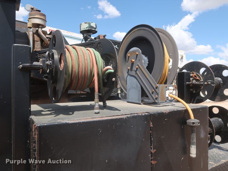 image for item JX9252 1998 Ford F700  utility / service truck