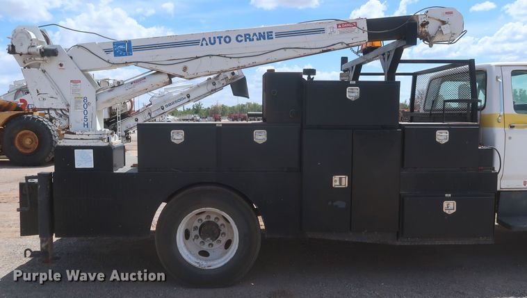 image for item JX9252 1998 Ford F700  utility / service truck