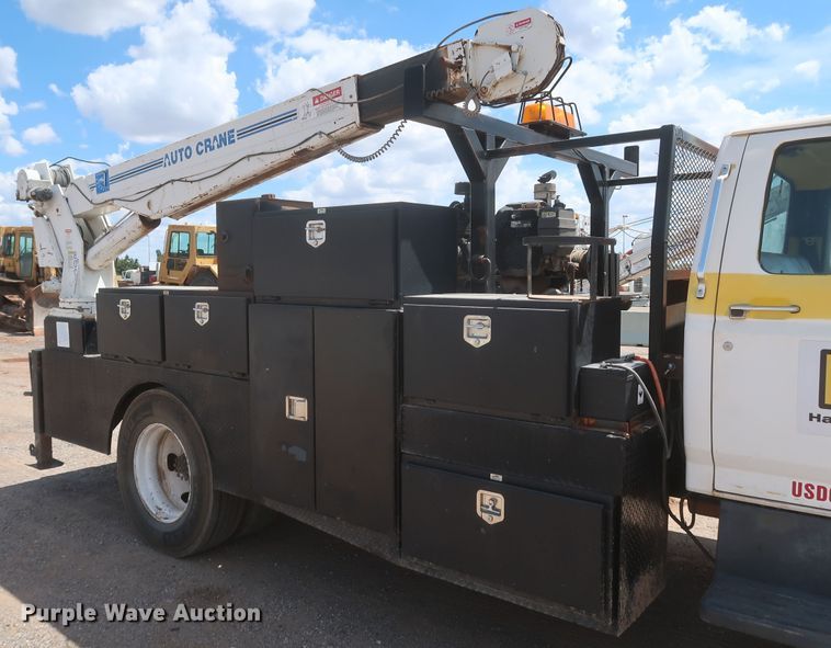 image for item JX9252 1998 Ford F700  utility / service truck