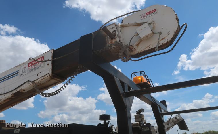 image for item JX9252 1998 Ford F700  utility / service truck