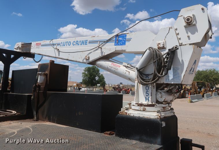 image for item JX9252 1998 Ford F700  utility / service truck