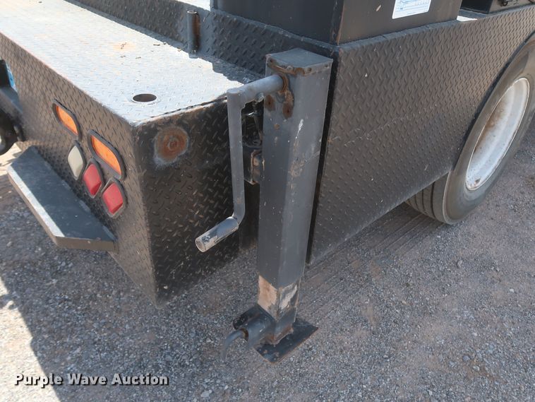 image for item JX9252 1998 Ford F700  utility / service truck