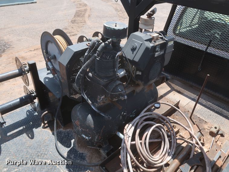 image for item JX9252 1998 Ford F700  utility / service truck