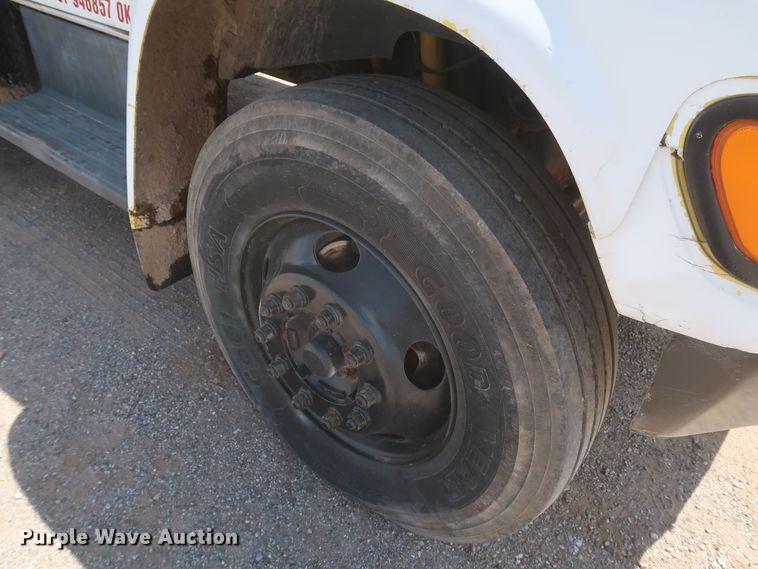 image for item JX9252 1998 Ford F700  utility / service truck