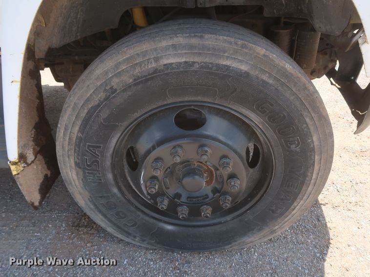 image for item JX9252 1998 Ford F700  utility / service truck