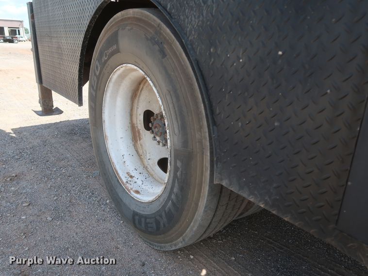 image for item JX9252 1998 Ford F700  utility / service truck