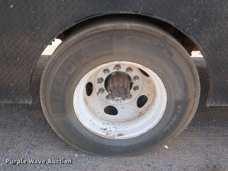 image for item JX9252 1998 Ford F700  utility / service truck