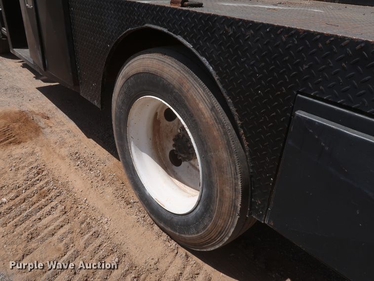 image for item JX9252 1998 Ford F700  utility / service truck