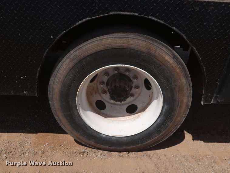 image for item JX9252 1998 Ford F700  utility / service truck