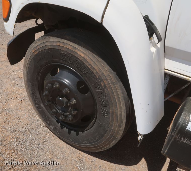 image for item JX9252 1998 Ford F700  utility / service truck