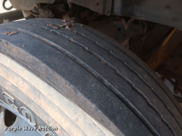 image for item JX9252 1998 Ford F700  utility / service truck