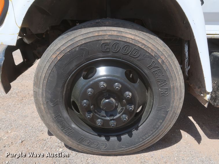 image for item JX9252 1998 Ford F700  utility / service truck