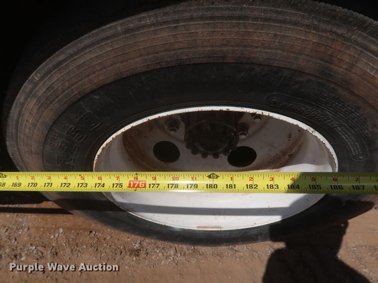 image for item JX9252 1998 Ford F700  utility / service truck