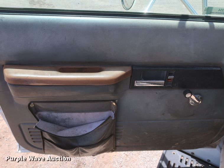 image for item JX9254 1998 Chevrolet C7500  utility / service truck