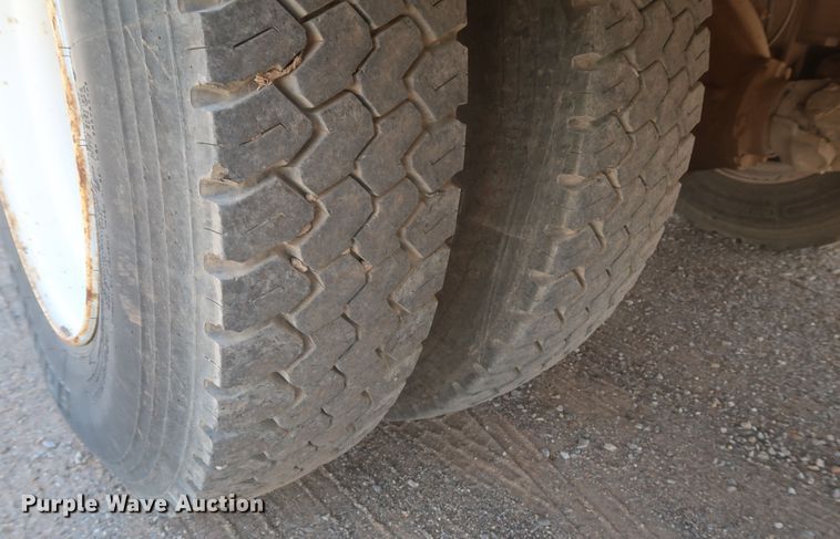 image for item JX9254 1998 Chevrolet C7500  utility / service truck