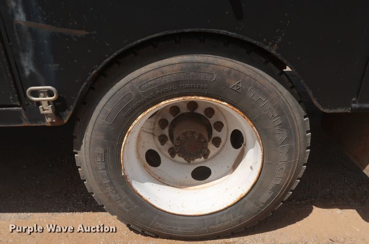 image for item JX9254 1998 Chevrolet C7500  utility / service truck