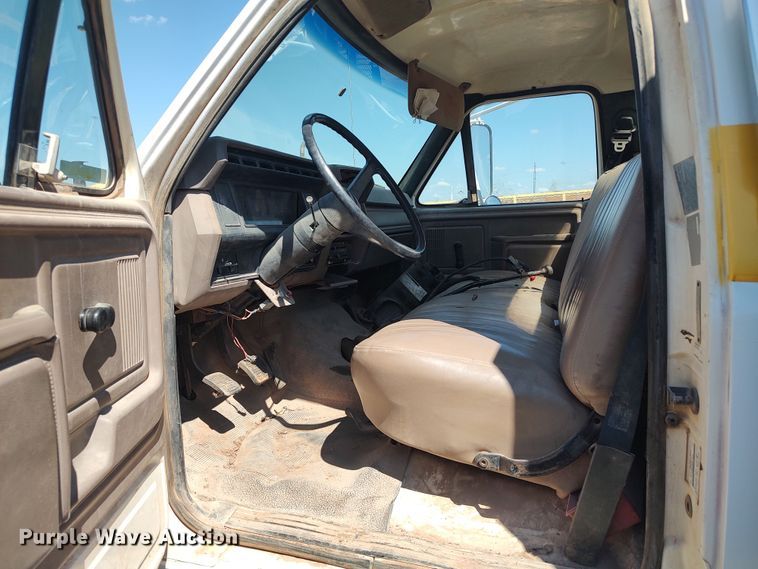 image for item JX9255 1996 Ford F700  dump flatbed truck