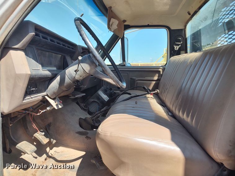 image for item JX9255 1996 Ford F700  dump flatbed truck