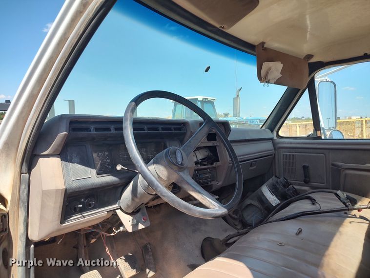 image for item JX9255 1996 Ford F700  dump flatbed truck