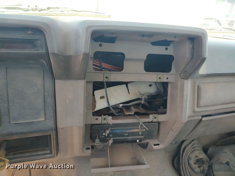 image for item JX9255 1996 Ford F700  dump flatbed truck