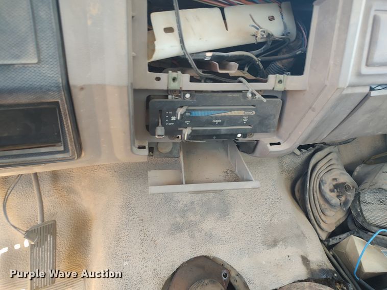 image for item JX9255 1996 Ford F700  dump flatbed truck