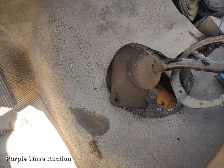 image for item JX9255 1996 Ford F700  dump flatbed truck