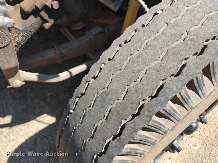 image for item JX9255 1996 Ford F700  dump flatbed truck