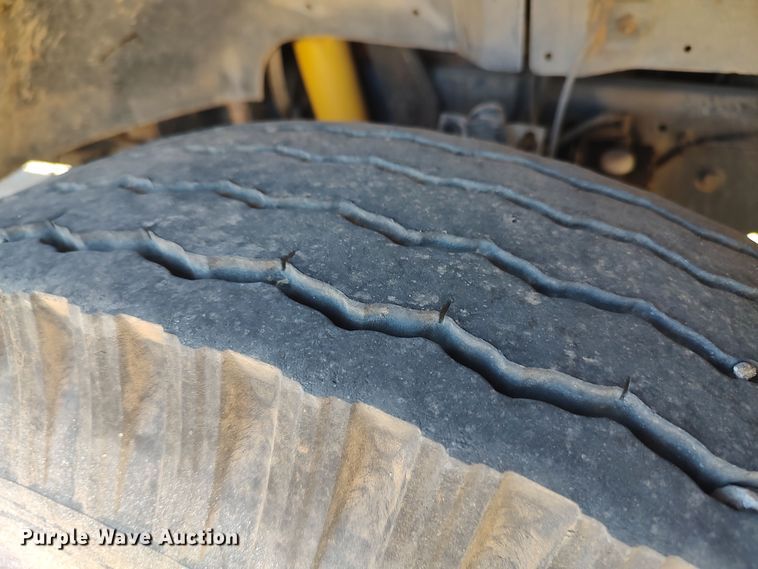 image for item JX9255 1996 Ford F700  dump flatbed truck