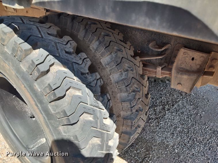 image for item JX9255 1996 Ford F700  dump flatbed truck