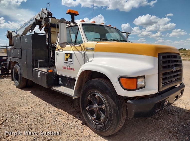 image for item JX9257 1995 Ford F700  utility / service truck