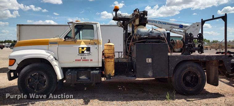 image for item JX9257 1995 Ford F700  utility / service truck