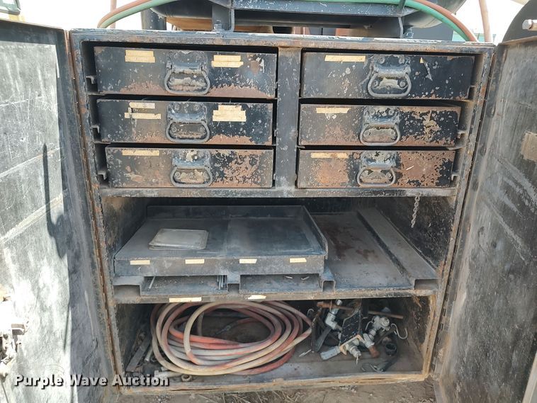 image for item JX9257 1995 Ford F700  utility / service truck