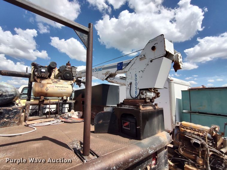 image for item JX9257 1995 Ford F700  utility / service truck