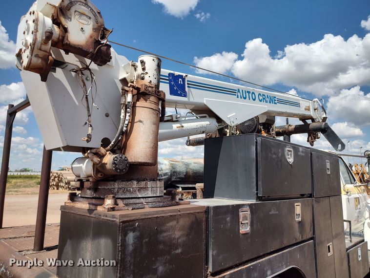 image for item JX9257 1995 Ford F700  utility / service truck